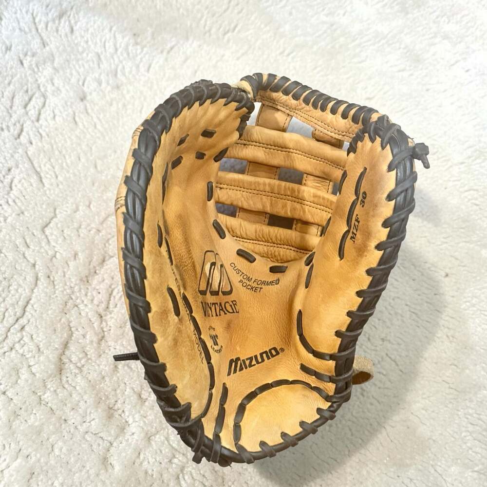 Baseball Mizuno MZF 30 Vintage Professional Model First Base Mitt LHT